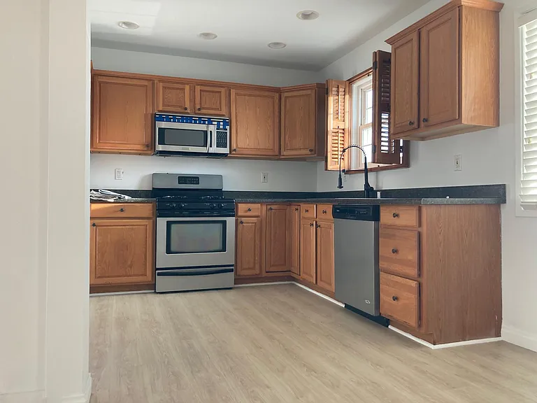 6841 Sowell Ave — Photo 4