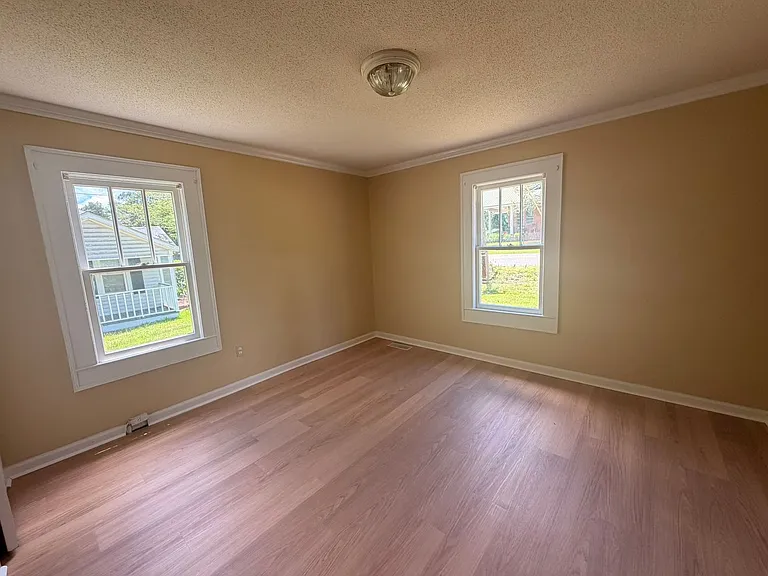 346 N College St — Photo 8