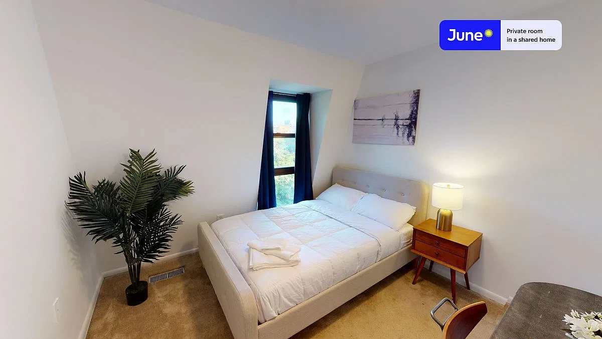 Full bedroom in 5 bed/2 bath home in Logan Circle #416 2C — Photo 1