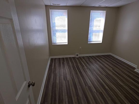 4th image of 233 S Calhoun St