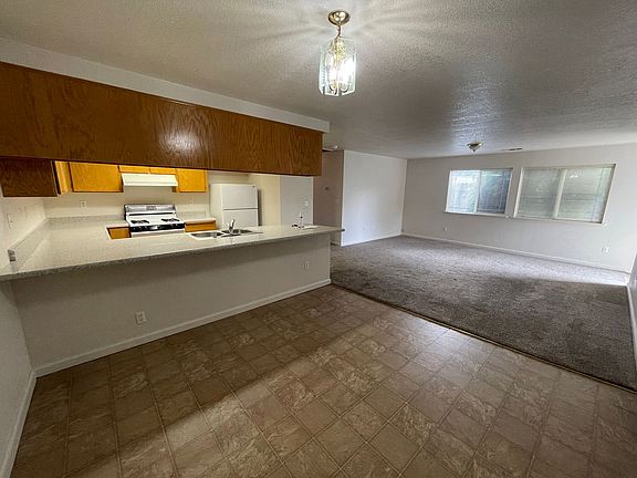 4th image of 515 Howard Ct