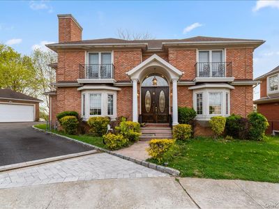 8 Wesey Court, Great Neck, NY, 11023