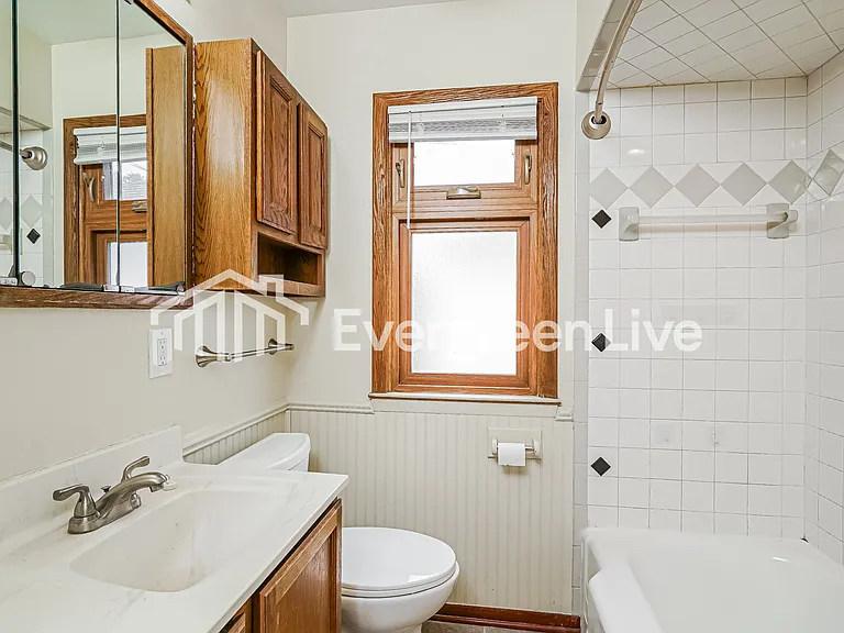 141 W Norwich St — Photo 11