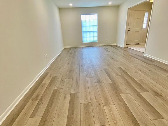 4th image of 5915 Meadow Way