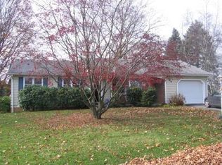 8 Beaver Ln, Easton, PA 18045