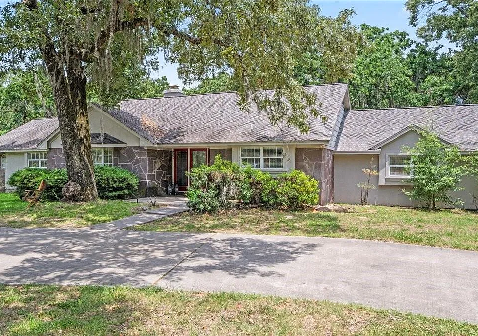 9502 Rolling Oaks Dr