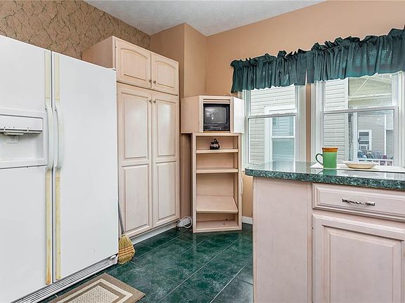 4th image of 1508 Robinwood Ave