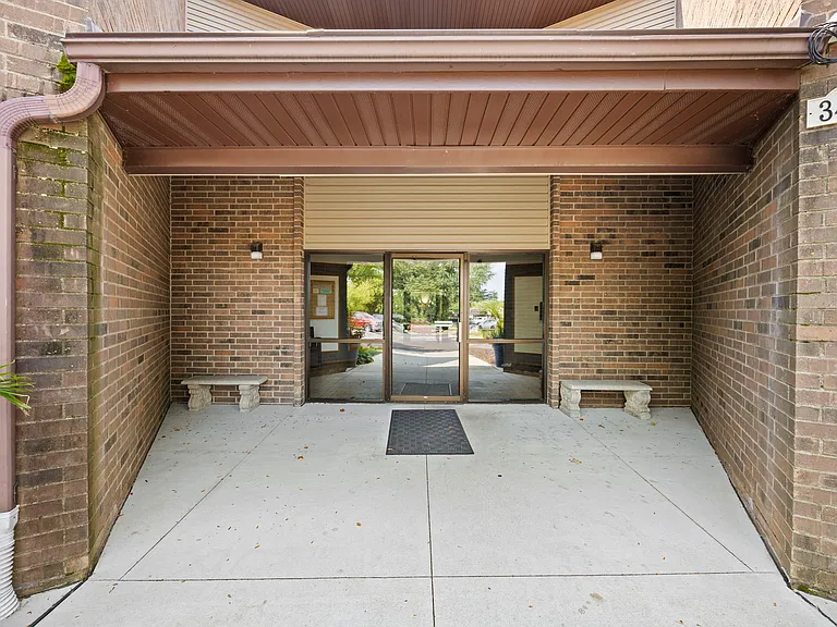3420 Golfview Dr #123 — Photo 2