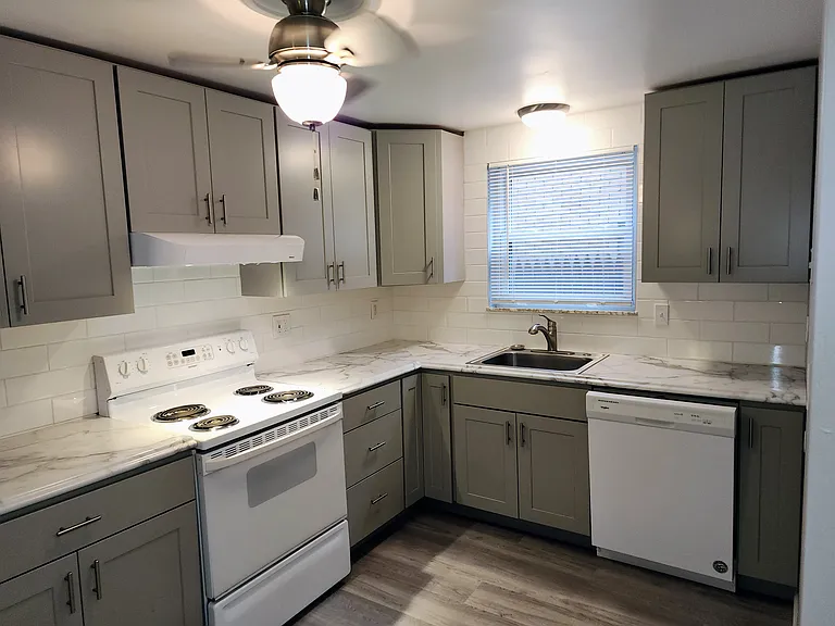 251-253 Dakota Ave #1 — Photo 6