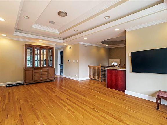 5th image of 4836 N Mont Clare Ave