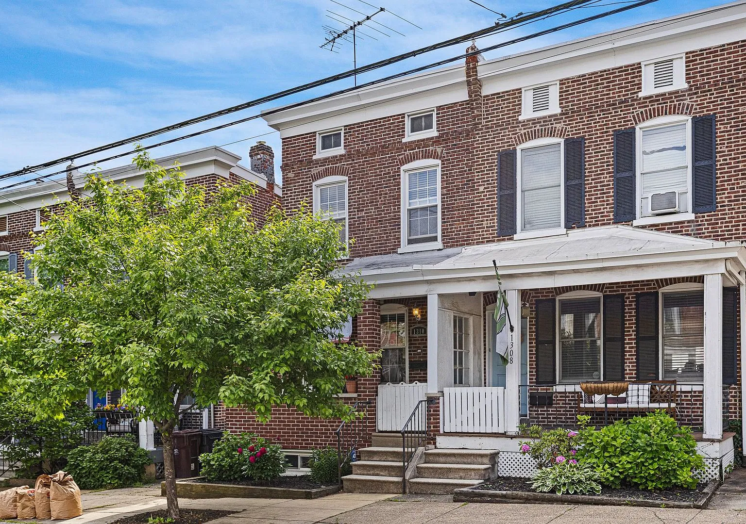 Great House in Trolley with Off Street Parking — Photo 1