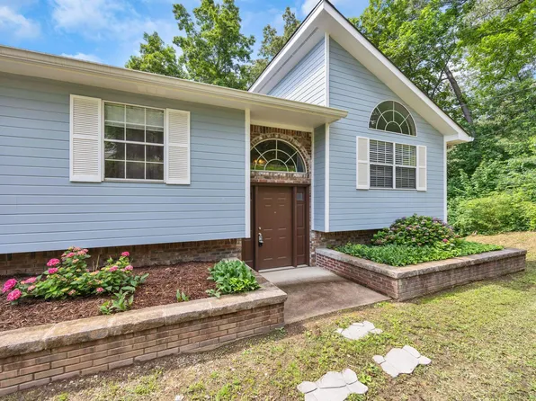 216 Longview Dr, Rossville, GA 30741