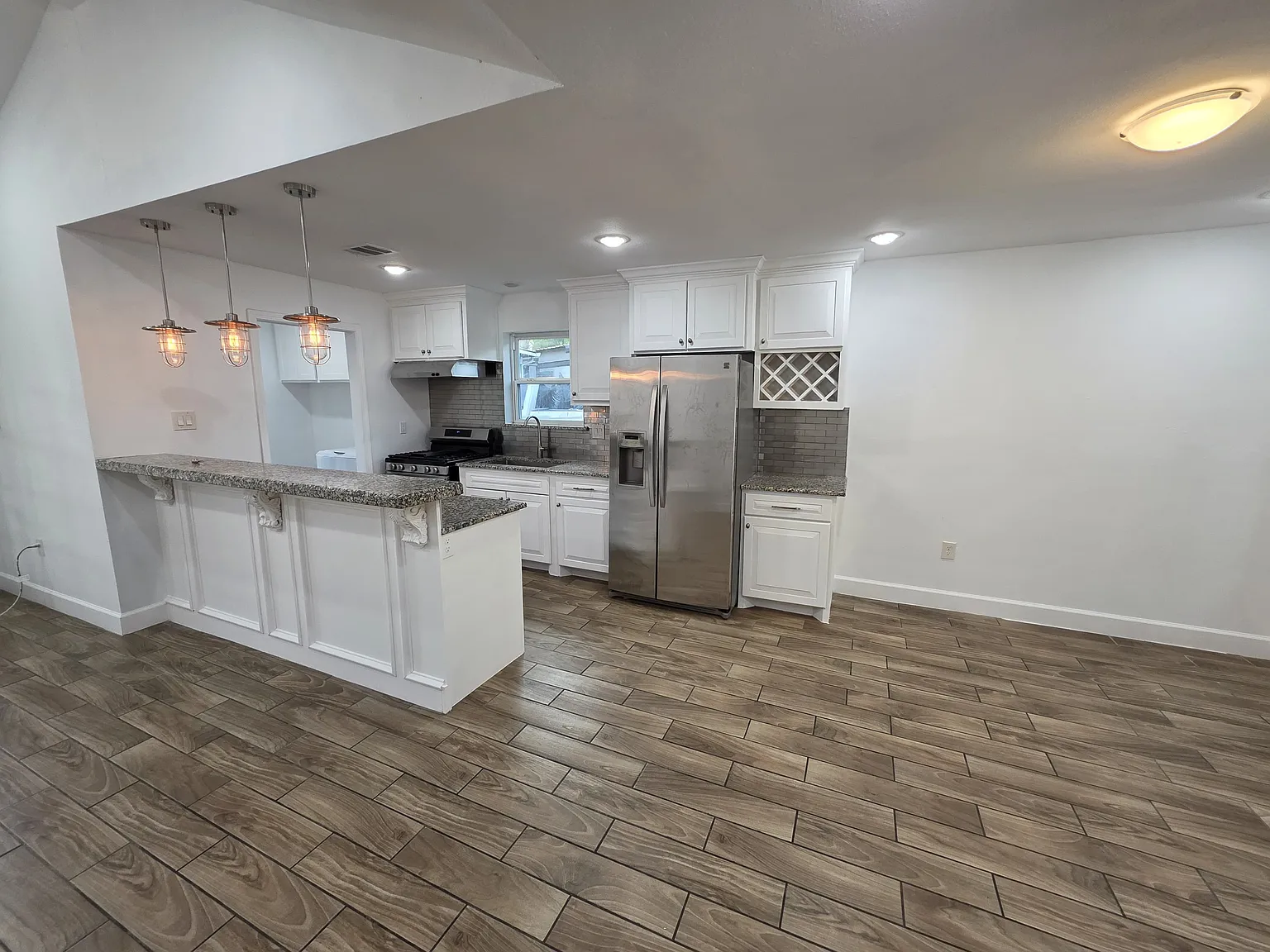 4 bed, 1600 sqft, $2,100 — Photo 3