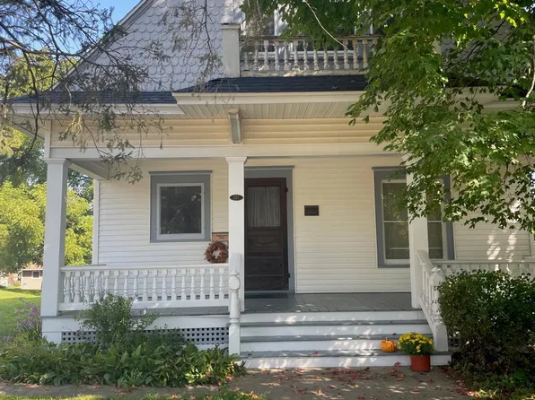 327 Doty St, Mineral Point, WI 53565