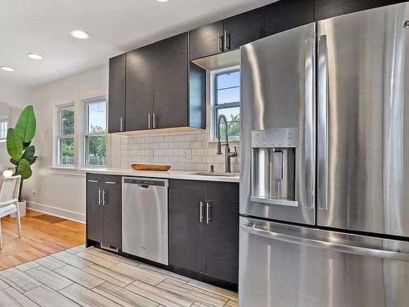 5th image of 2057 S Williams St #1