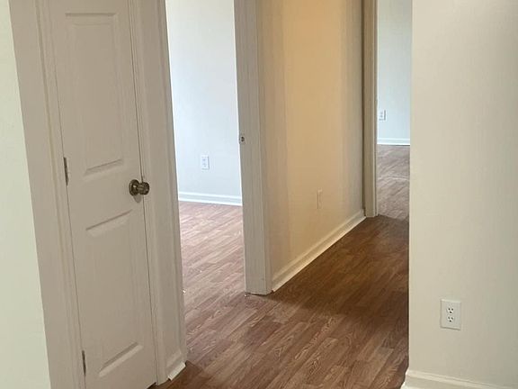 4th image of 521 Mystic Dr APT B