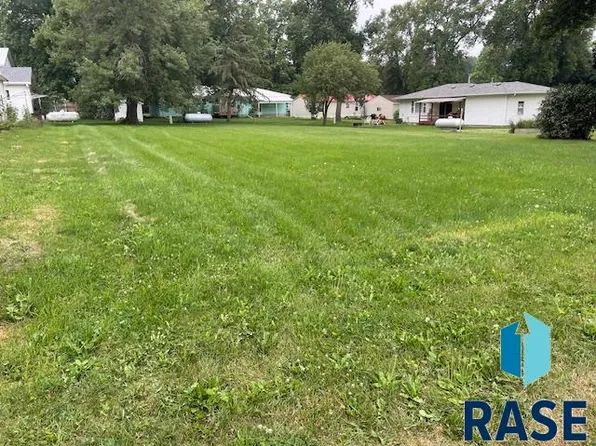 510 Geiser St, Larchwood, IA 51241