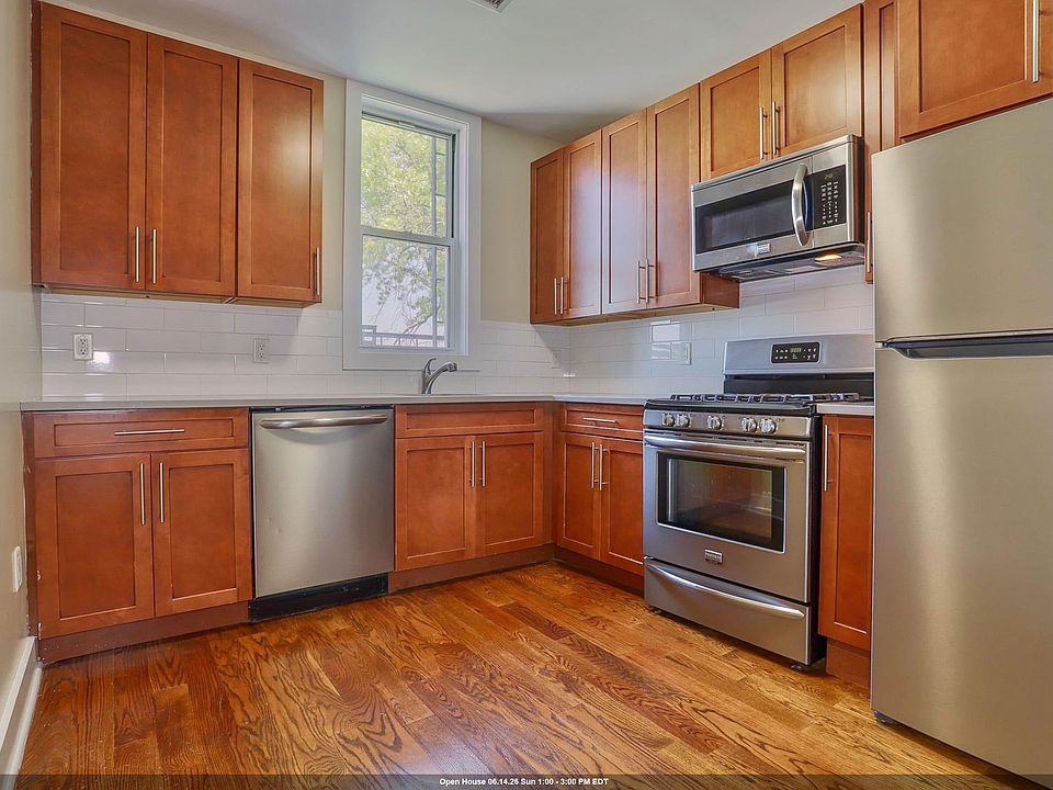 1st image of 824 Washington St #4