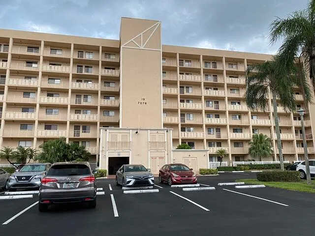 7076 Huntington Ln #805