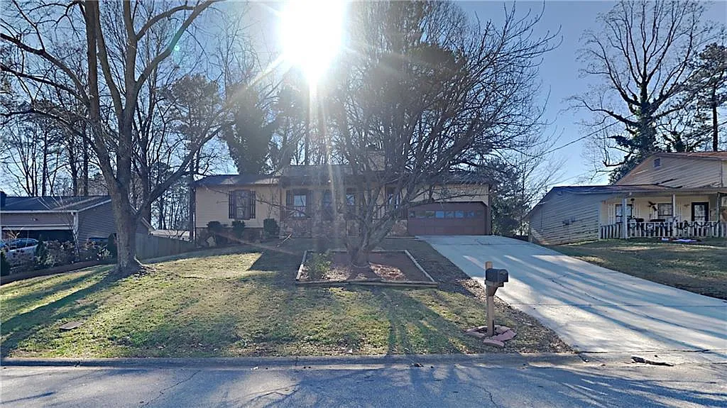 3 bed, 1204 sqft, $2,100 — Photo 1