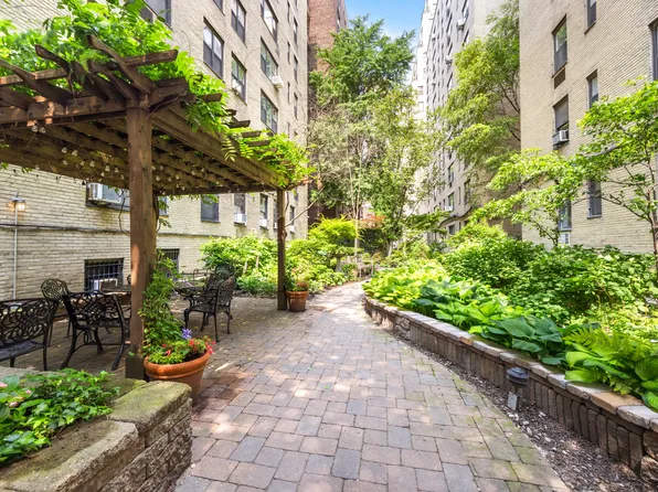 433 East 51st Street image 11 of 19