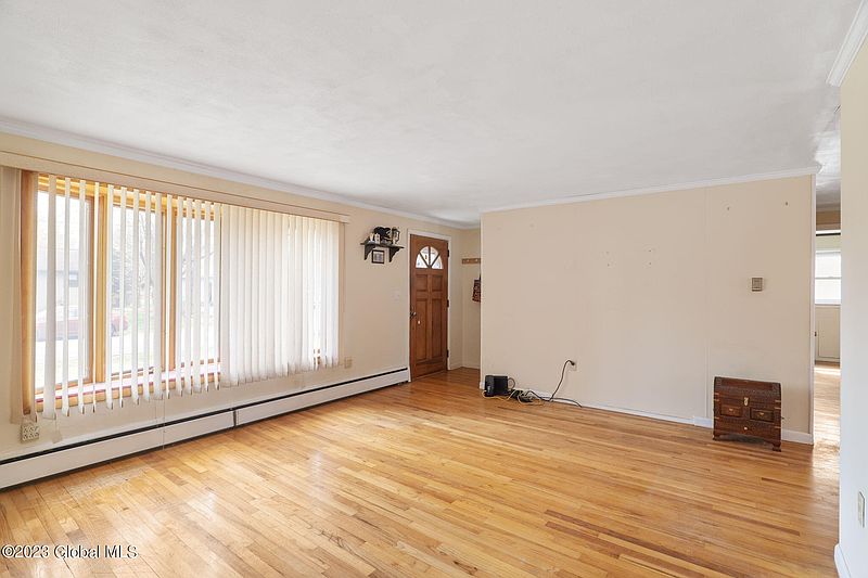 5th image of 1 Robin Court