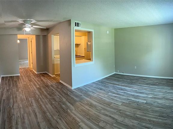 4th image of 155 Picardy Villa Cir APT 102