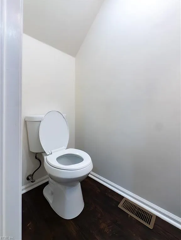 4 bed, 2.5 bath, 2300 sqft, $3,600 — Photo 4