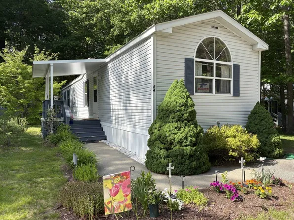 64 Maple Dr, Gorham, ME 04038