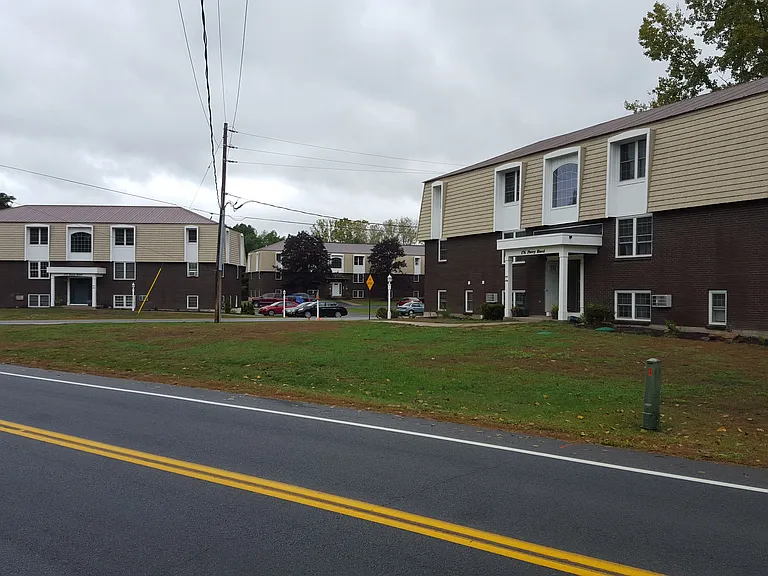 Oakhaven Acres Apartments — Photo 26