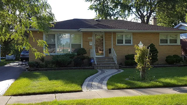 17646 William St photo 1