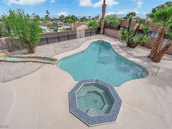 3rd image of 5060 Ridgeview Dr