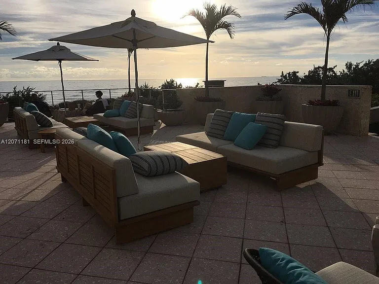 6801 Collins Ave #LPH05 — Photo 30