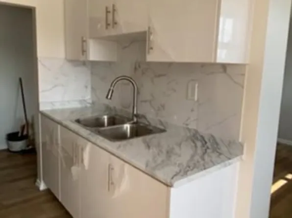 74 Rabbit Ln Unit 1, Toronto, ON M9B 5S9