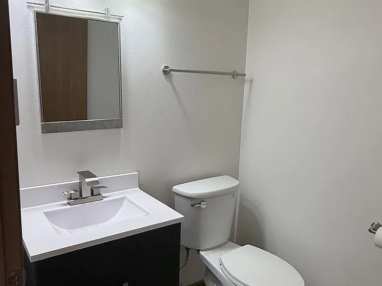 1516 Vogt Dr — Photo 11