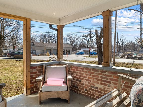 4th image of 1034 E Epler Ave