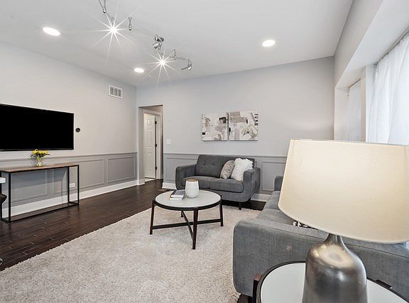 3rd image of 619 S Lombard Ave #1