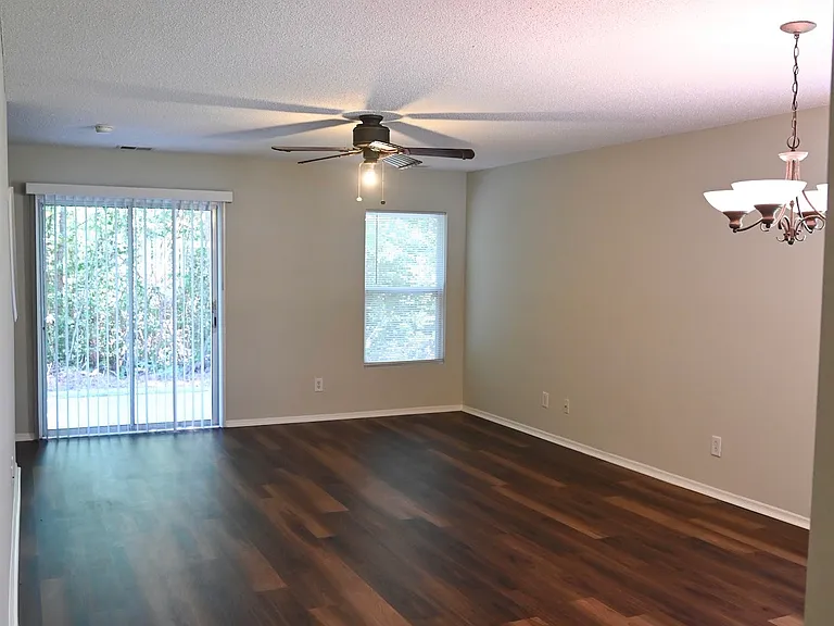 412 Bellegrove Dr — Photo 3