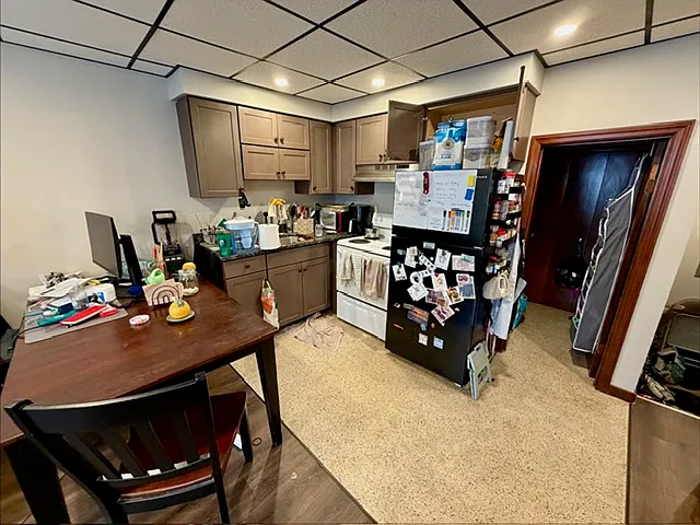 Studio, $900 — Photo 2