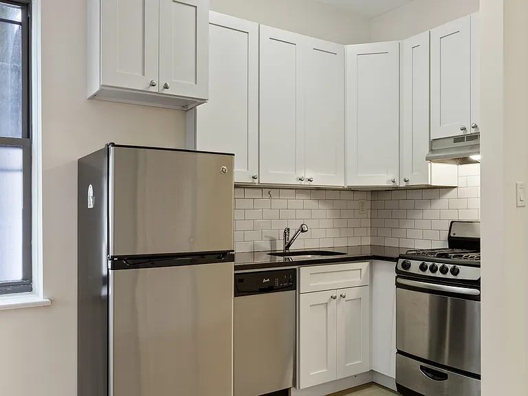 534 E 88th St #3B — Photo 4