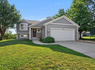11413 Starflower Dr, Holland, MI 49424
