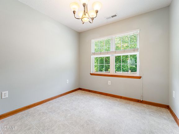 4th image of 103 Appleton Ln