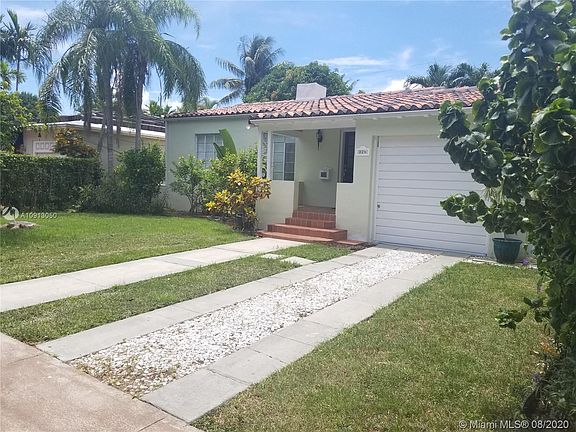2nd image of 824 Granada Groves Ct #824