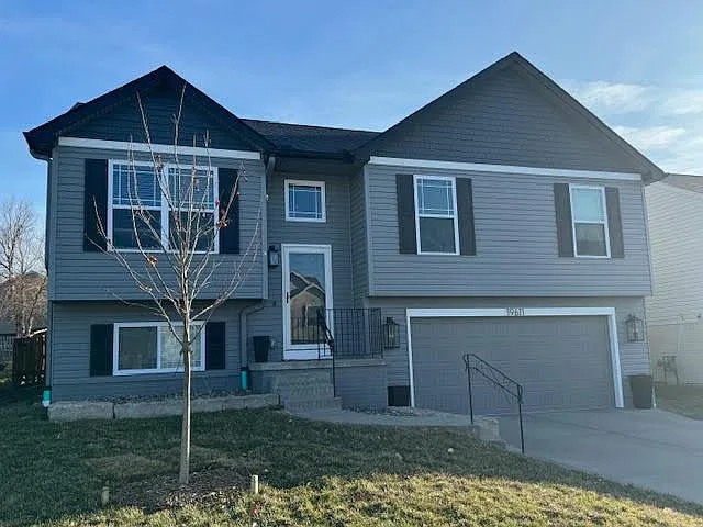 3 bed, 2.5 bath, 1556 sqft, $2,250 — Photo 2