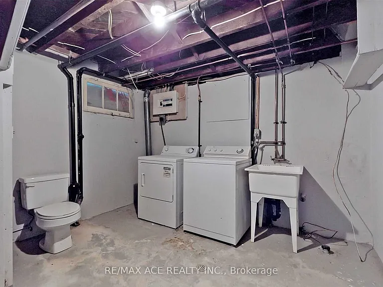 112 Bridge St W — Photo 29