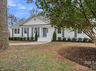 6040 Springhouse Ln, Charlotte, NC 28211
