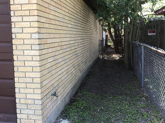 3rd image of 2813 27th Ave N