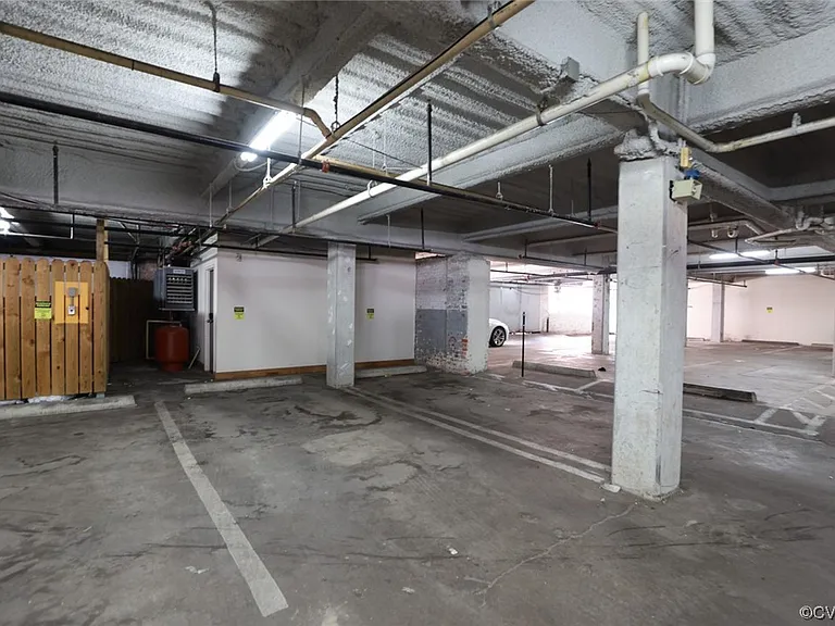 1333 W Broad St #504 — Photo 15