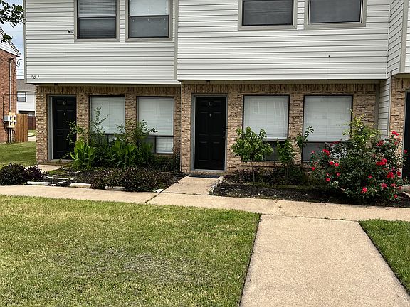 2nd image of 807 Navarro Dr #C