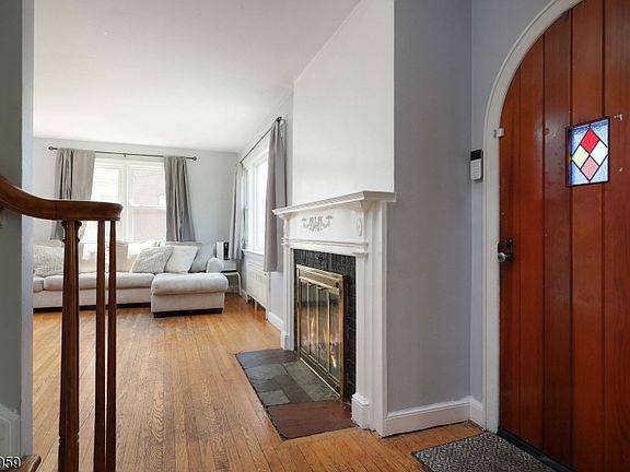 3rd image of 617 Bryant St
